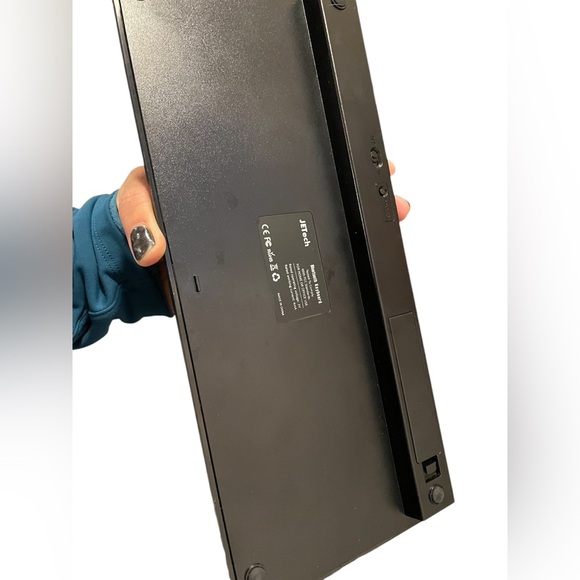 Keyboard 2, bluetooth and another with wire - Picture 2 of 4